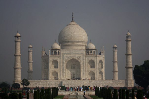 taj mahal on sunny day India
