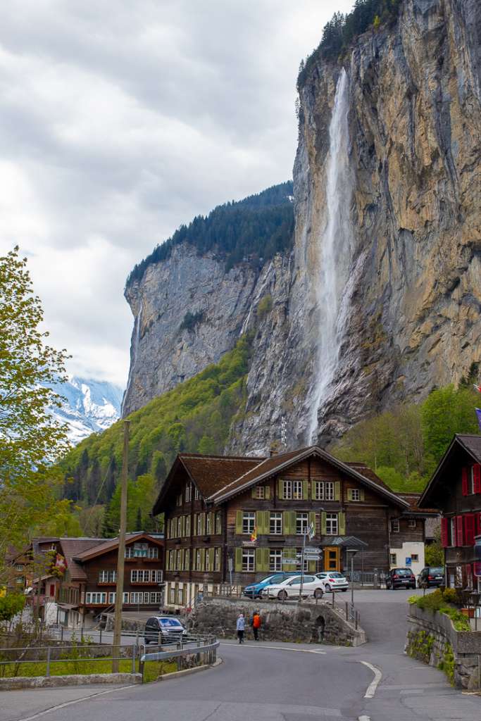 Waterfalls in Lauterbrunnen Switzerland (5)